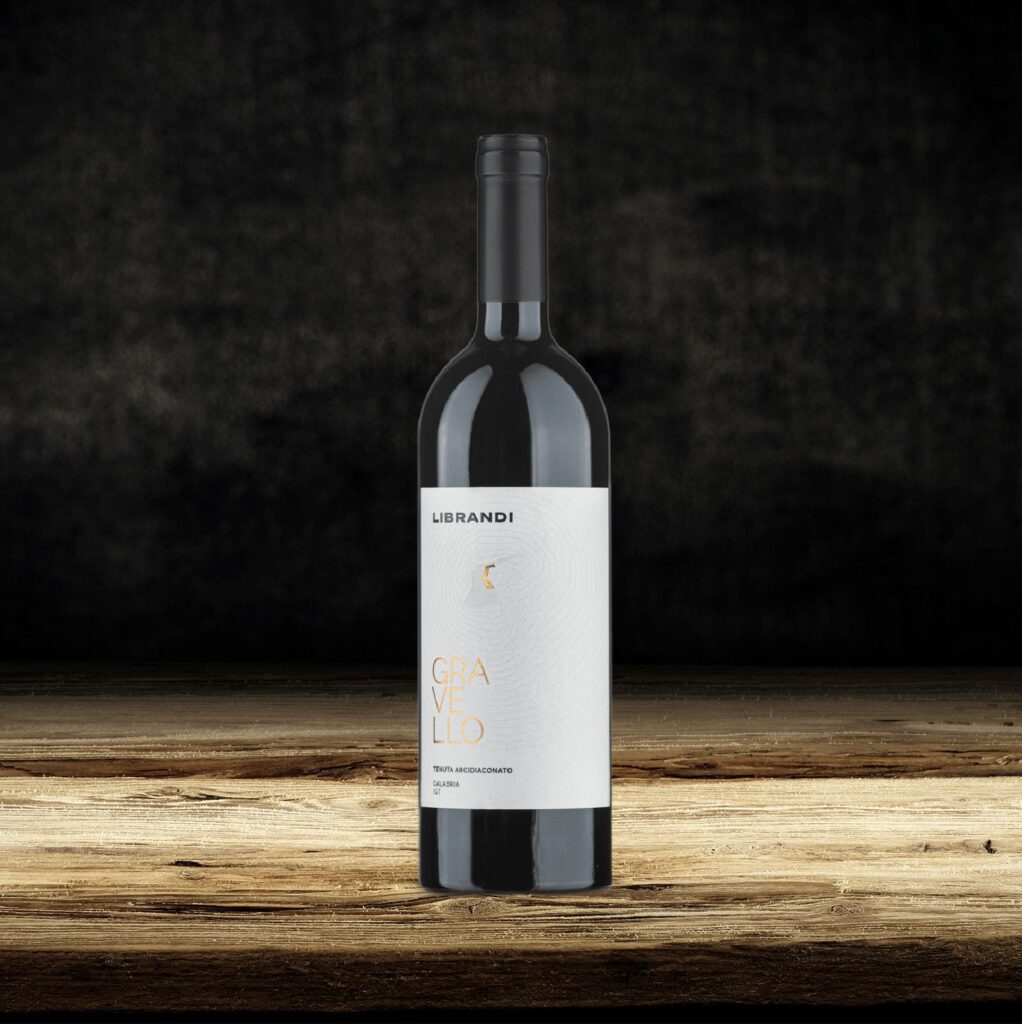 Provenienza: calabria
uvaggio: gaglioppo, cabernet sauvignon
Formato: 75cl.